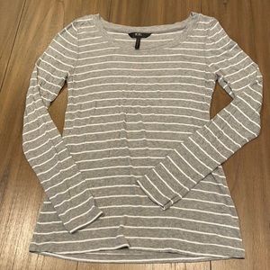 🟡 BCBG long sleeve t-shirt